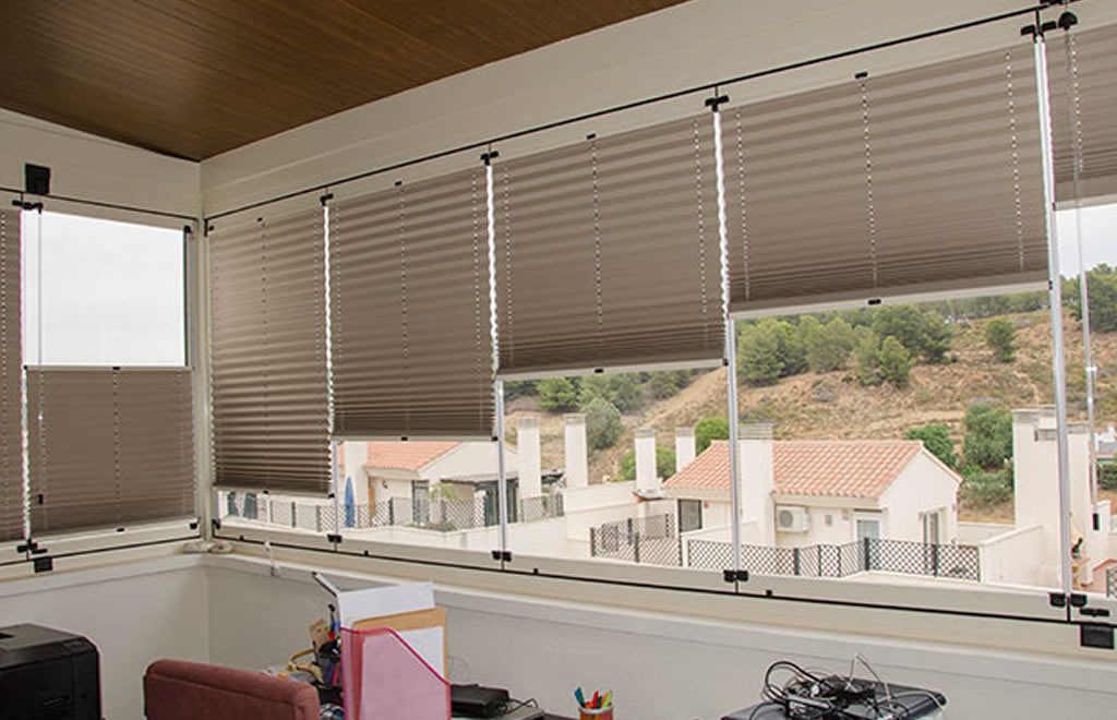 yazıbaşı cam balkon perdesi